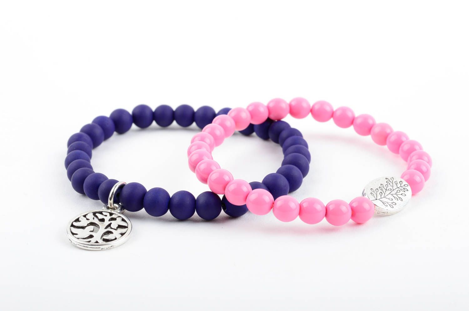 Set de bracelets en perles plastiques faits main 2 pièces rose et bleu photo 2