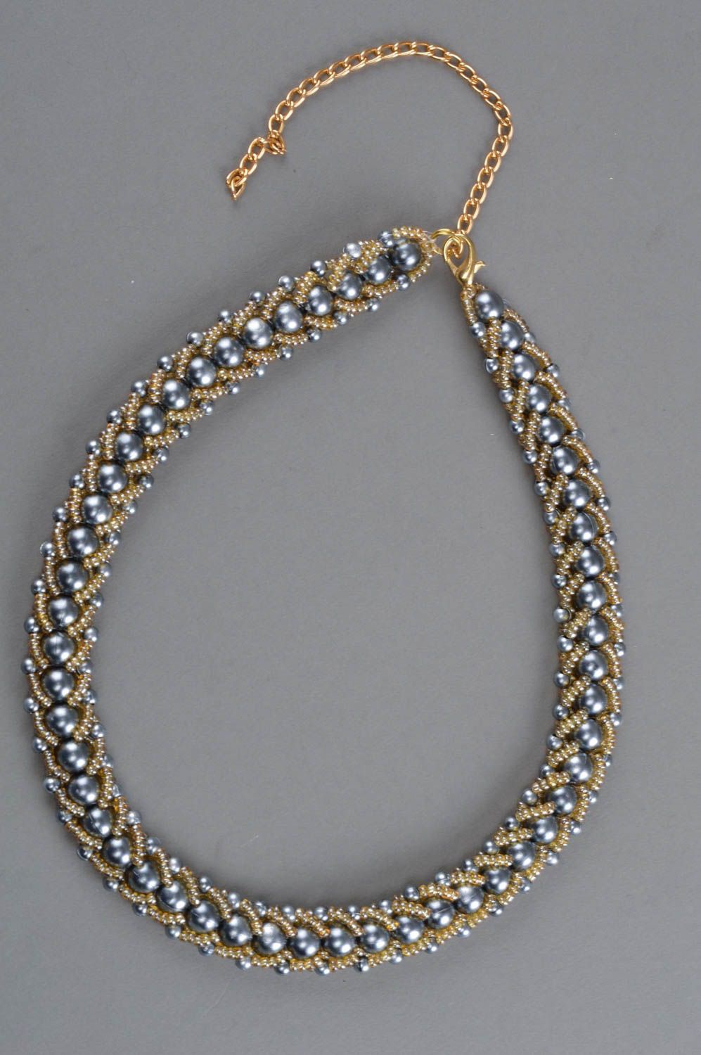 Ожерелье из бисера и бусин плетеное ручной работы золото с серебром авторское фото 2