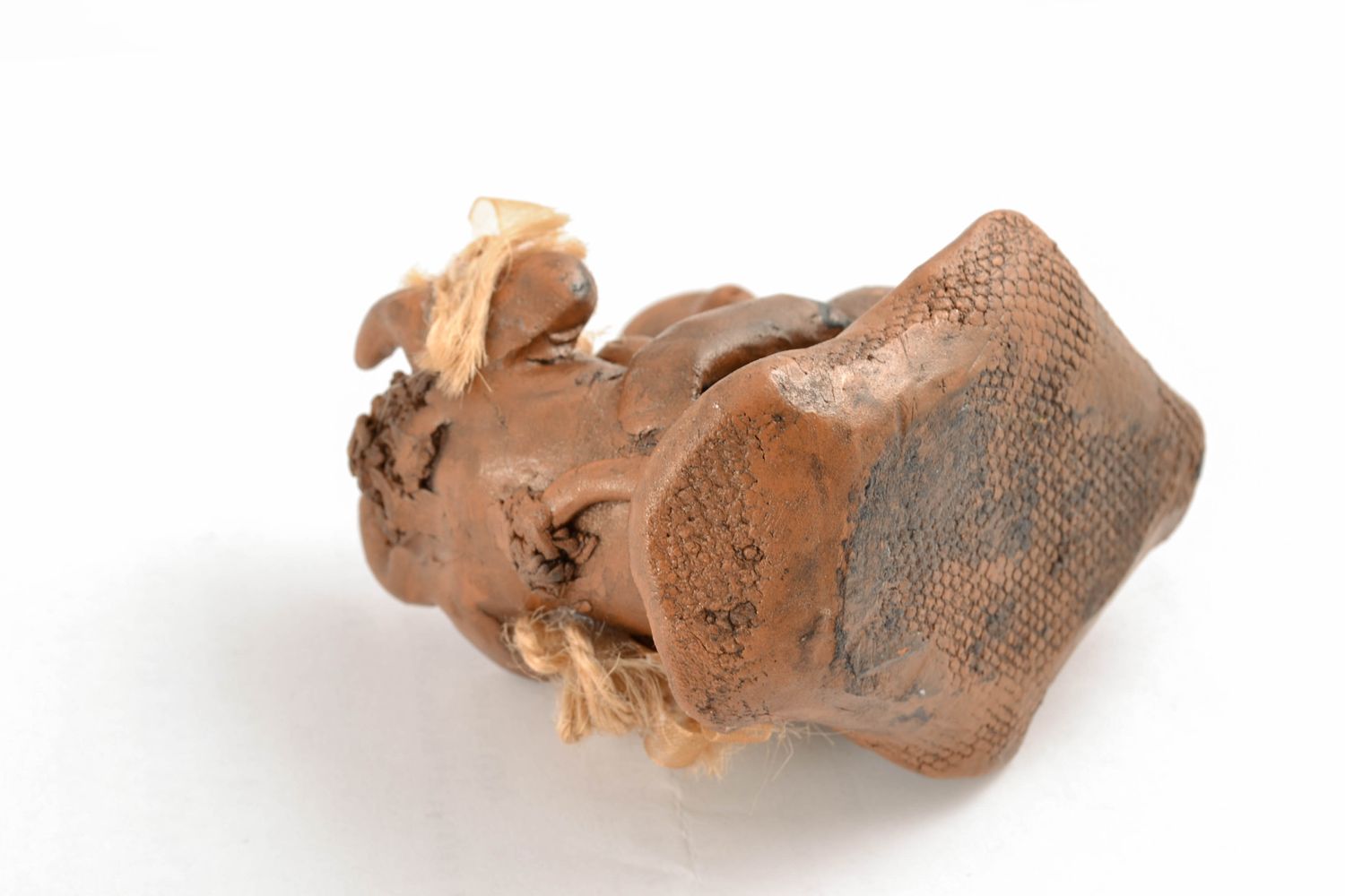 Керамическая статуэтка ручной работы Бычок с горшочком фото 4