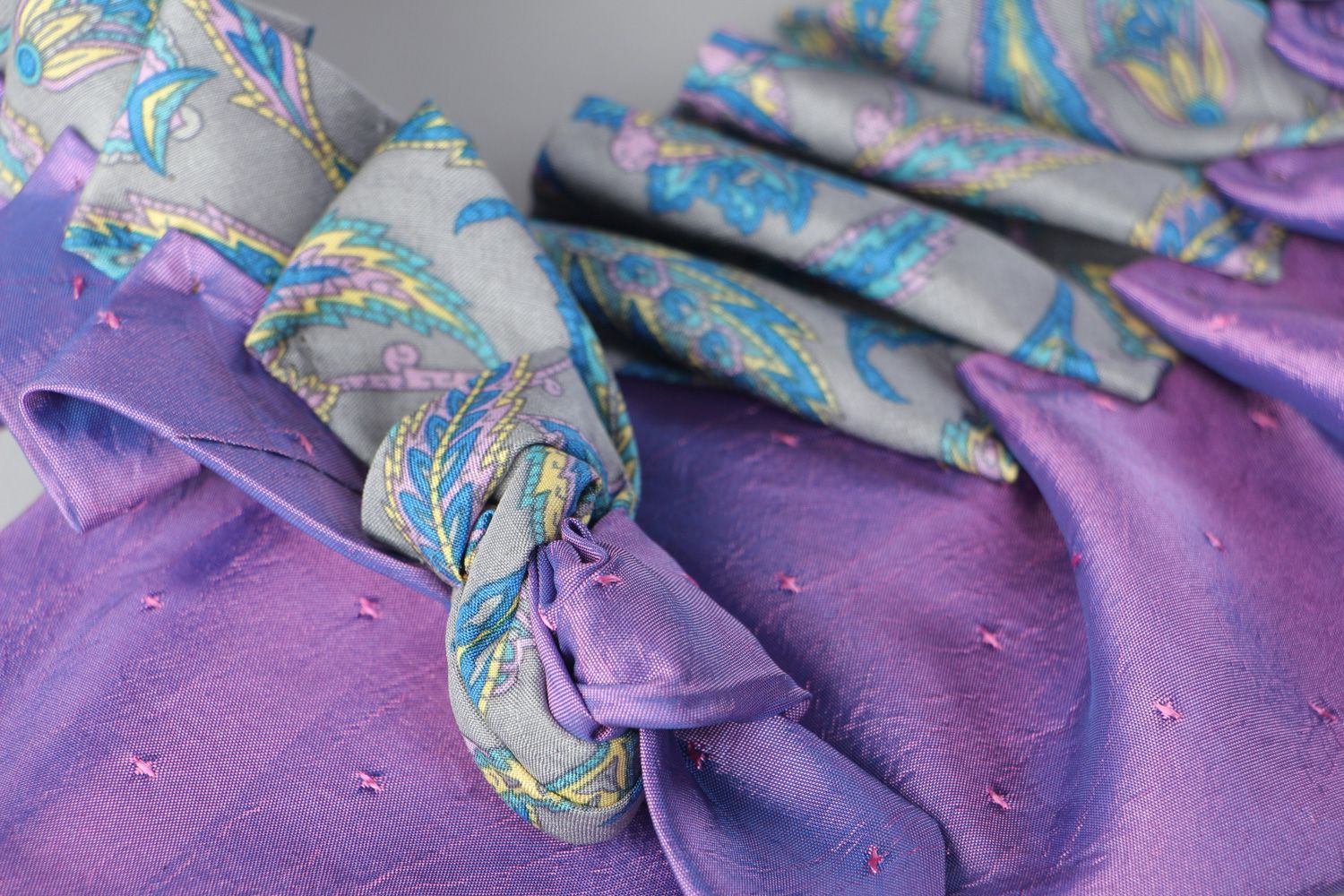 Оригинальное колье из мужских галстуков из шелка и атласа декоративный воротник фиолетовый фото 4