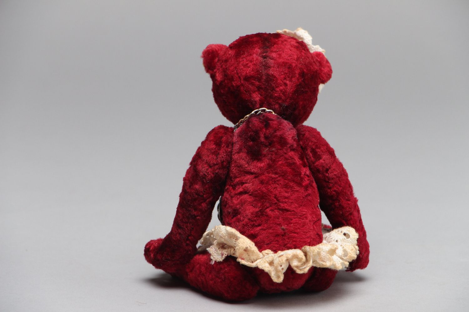 Petite peluche vintage Ourse rouge en jupe faite main originale pour enfant photo 3
