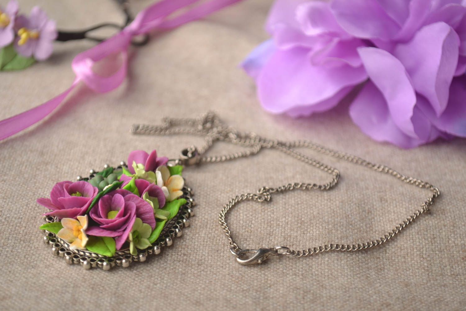 Pendentif fleurs Bijoux fait main Accessoire femme en porcelaine froide cadeau photo 1