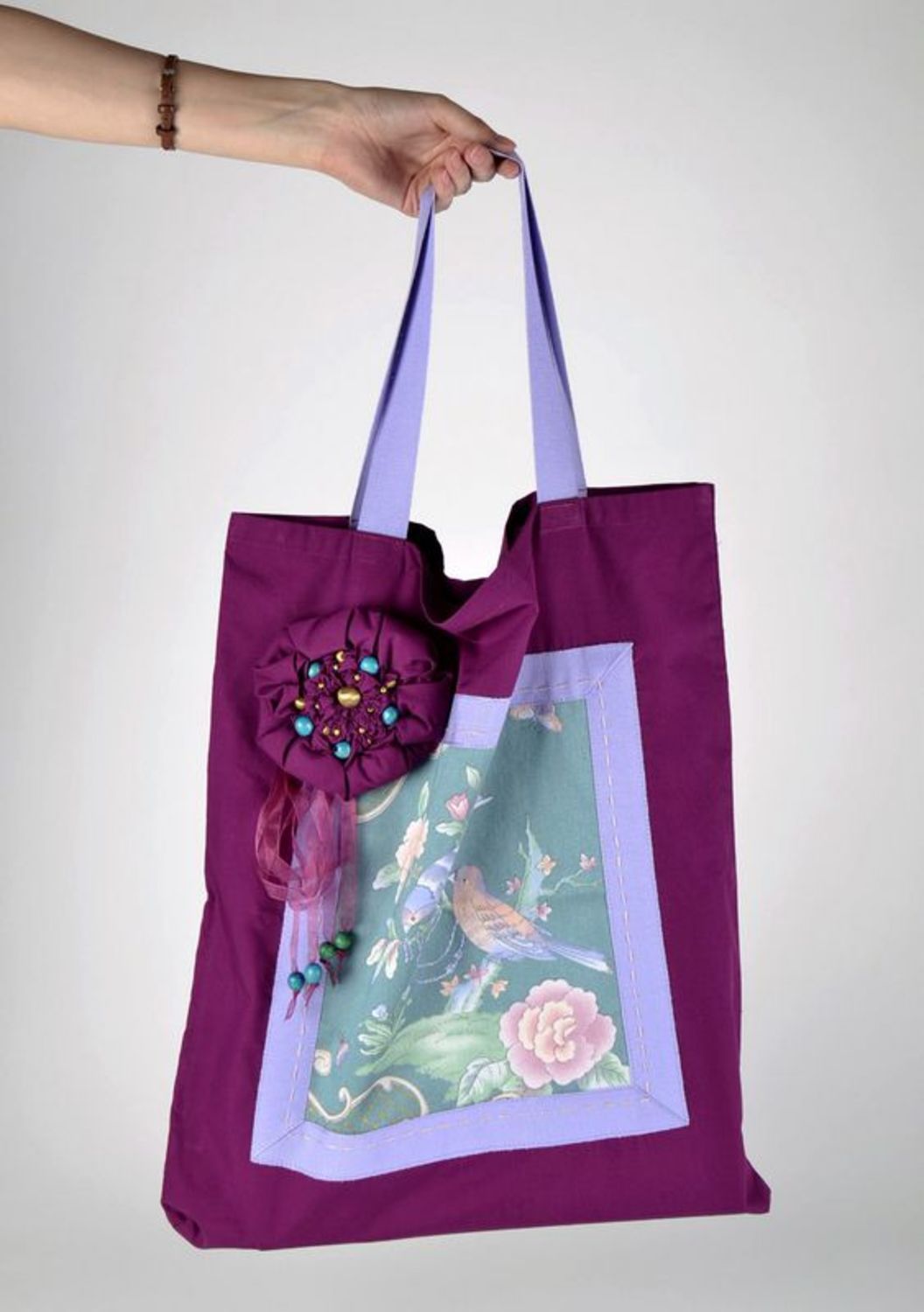 Bolsa feminina com inserção floral  foto 3