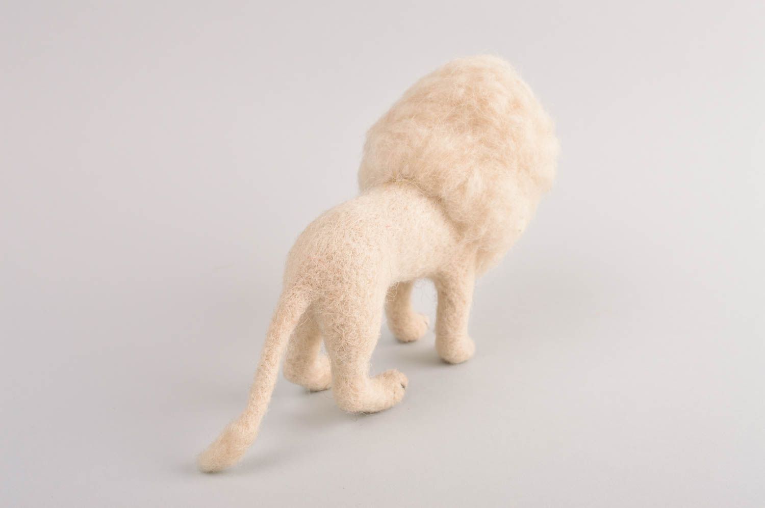 Jouet lion blanc Peluche faite main en laine feutrée Cadeau pour enfant photo 4