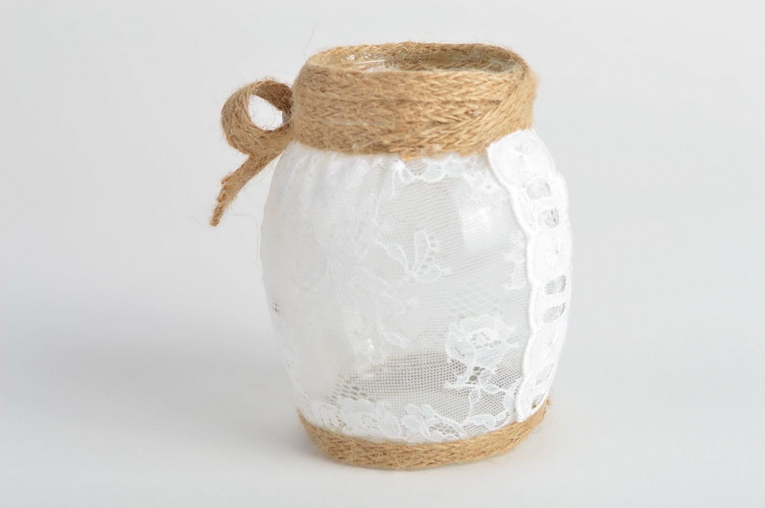 Petit vase en verre fait main en forme de pot en dentelle blanc et ficelle photo 4