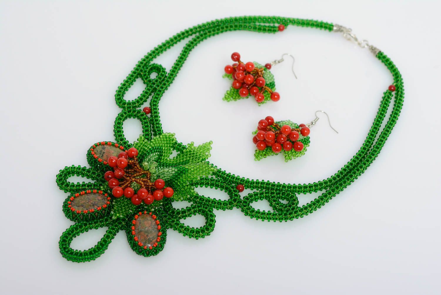 Bright handmade designer jewelry set 2 pieces beaded necklace and earrings photo 1