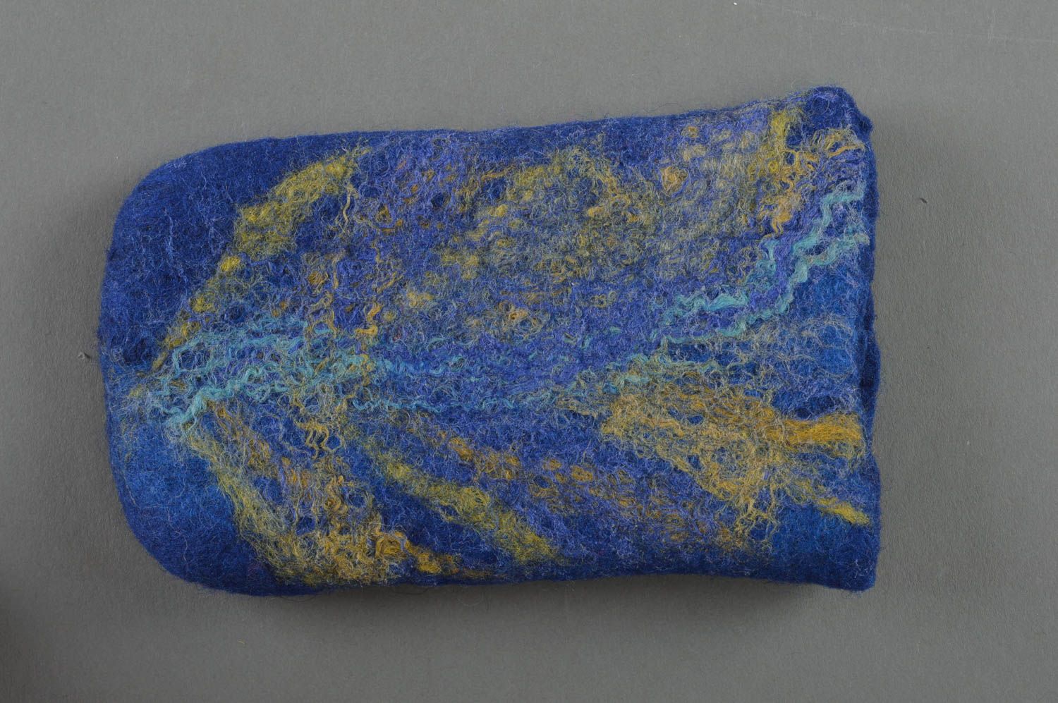 Blaue weiche feine schöne handgemachte Handyhülle aus Wolle mit Mustern foto 2