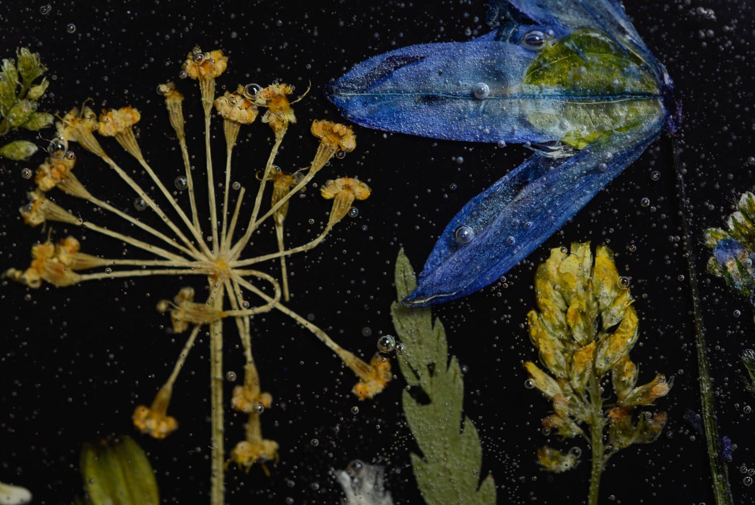 Größe handgemachte Brosche mit Blumen in Epoxidharz originell festlich schön foto 2