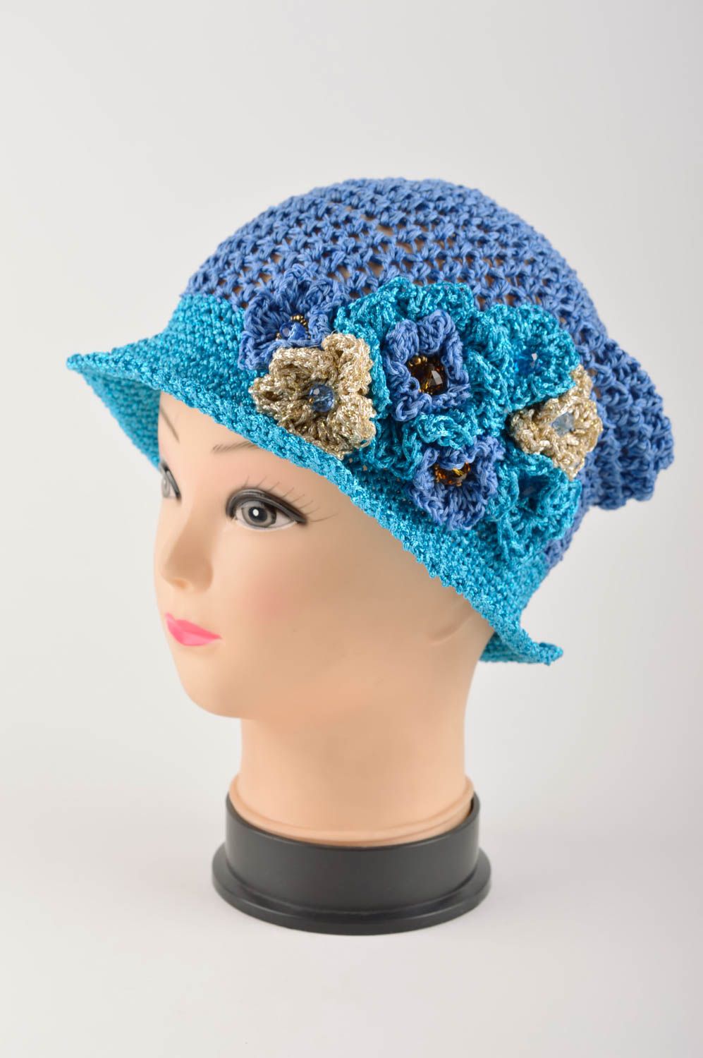 Handmade gehäkelter Hut Designer Accessoire Hut mit Blumen für Damen blau foto 2