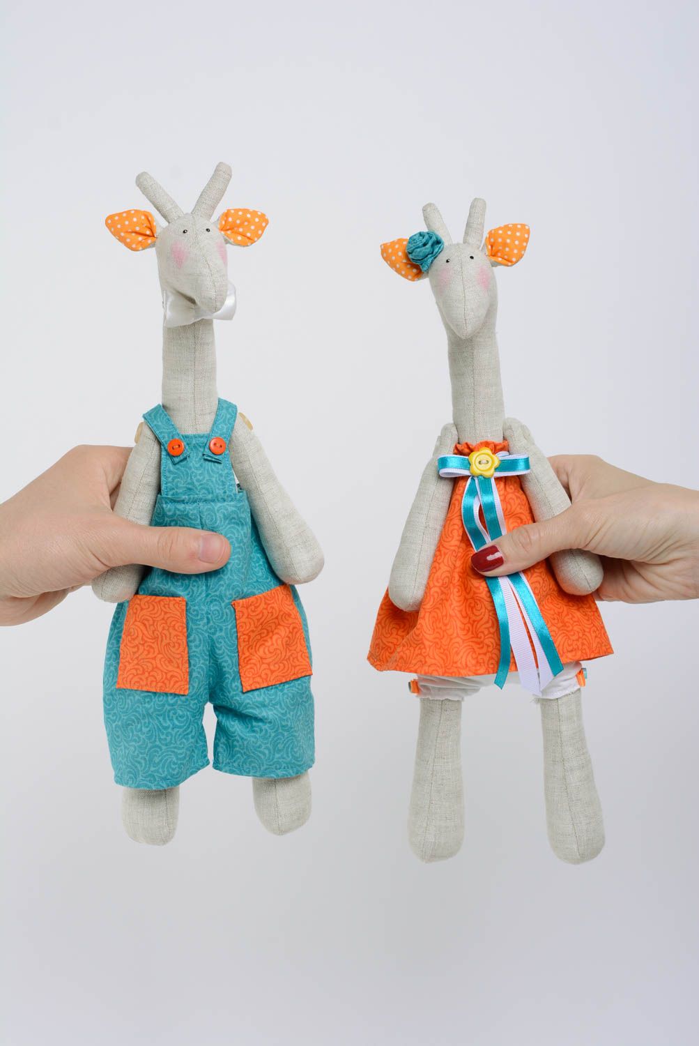 Pareja de muñecos de peluche hechos a mano de telas naturales jirafas bonitas foto 5
