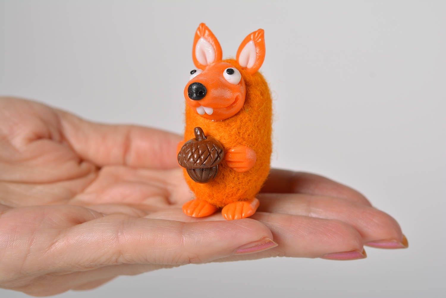Statuette décorative Figurine fait main en laine Déco maison écureuil roux photo 5