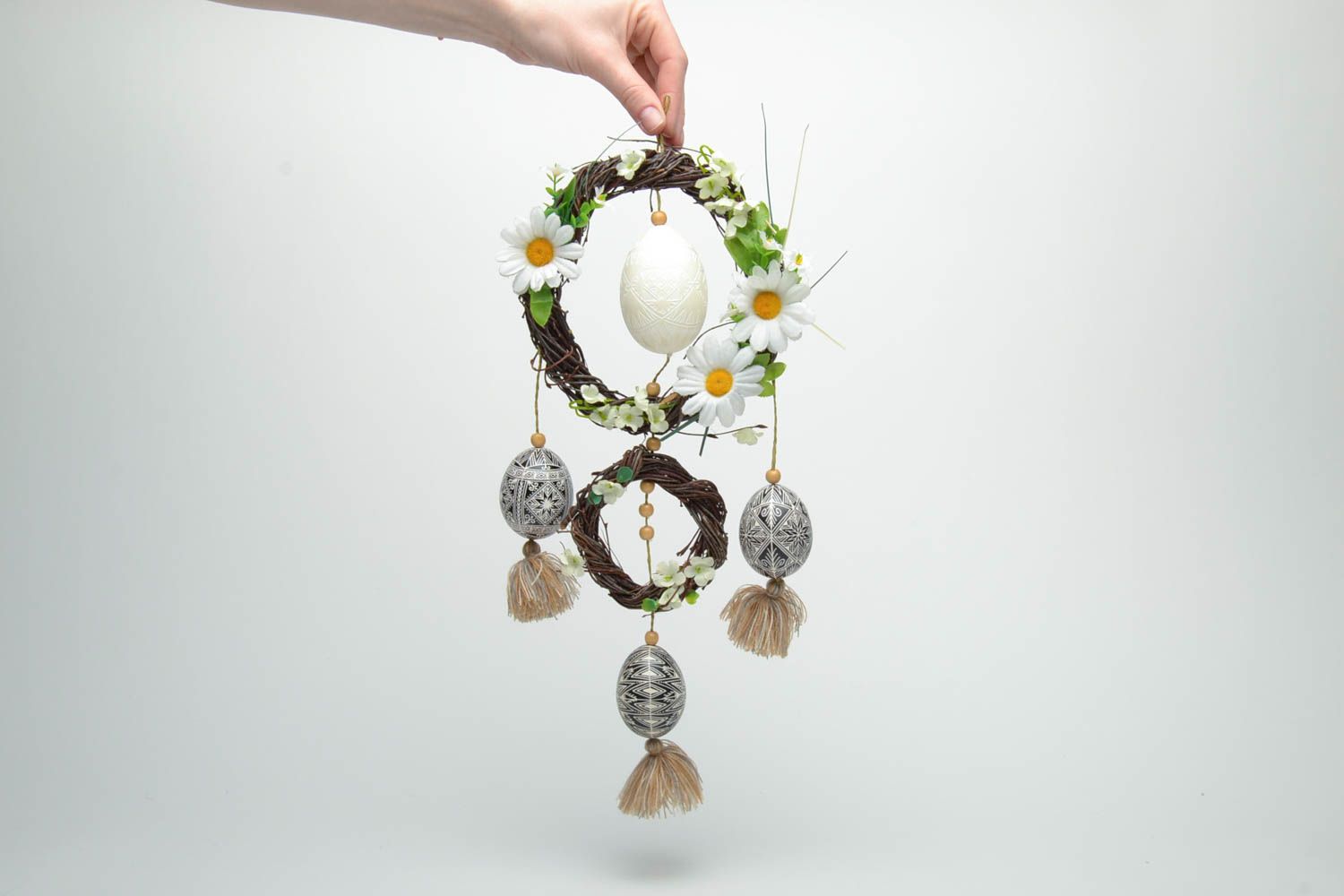 Belle suspension de Pâques faite main originale décorative en forme d'oeuf photo 5