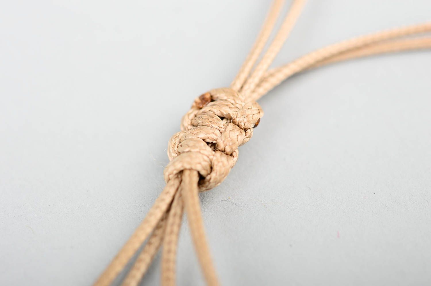 Модный браслет ручной работы браслет из ниток плетеный браслет макраме светлый фото 5