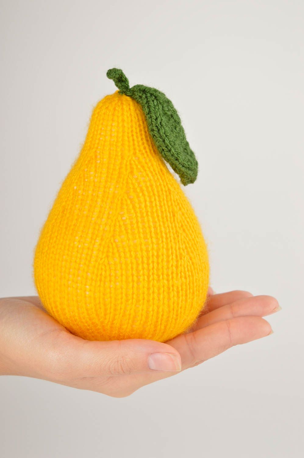Игрушка-фрукт хэнд мэйд мягкая игрушка вязаный фрукт желтая груша красивая фото 5