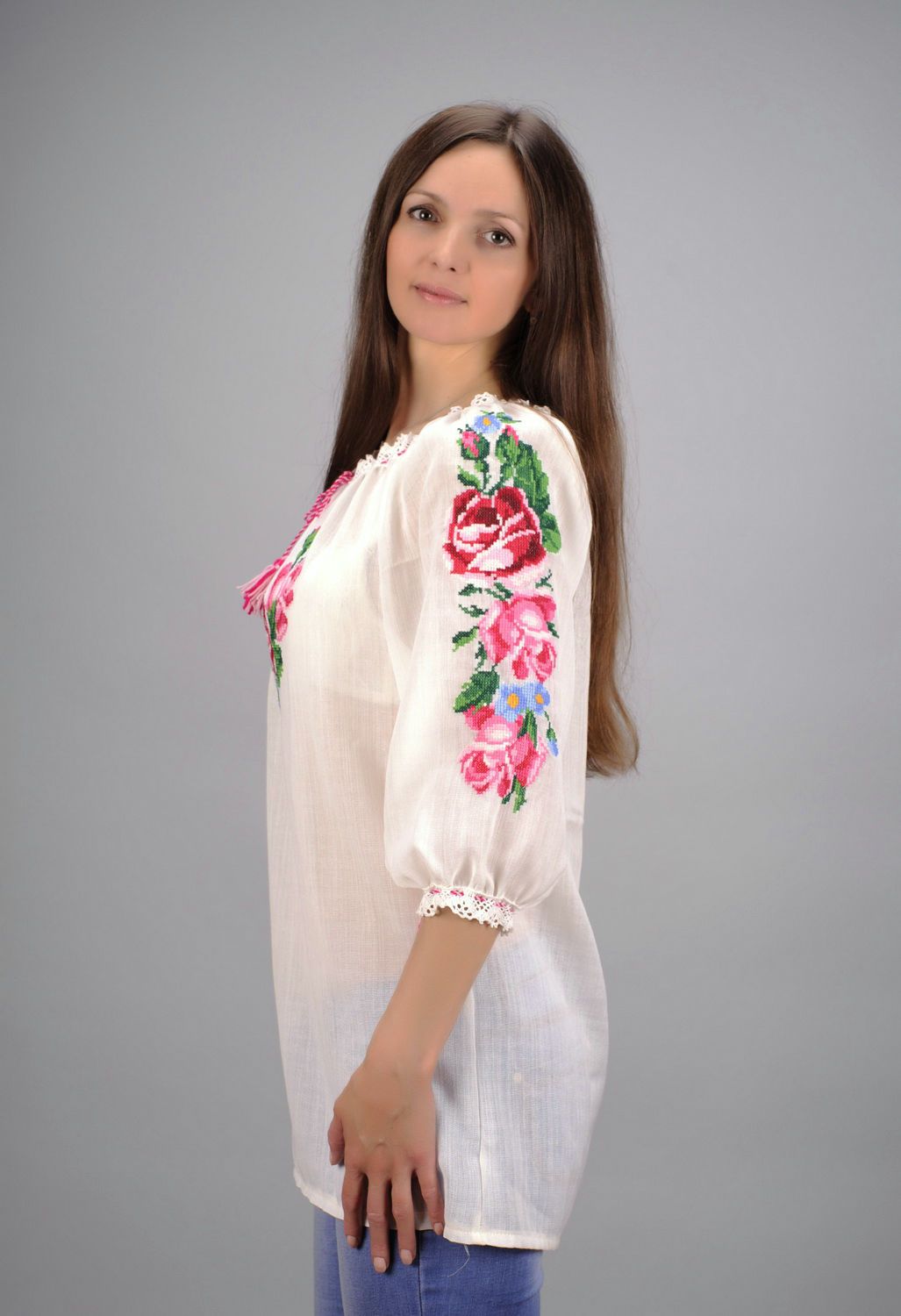 Chemise femme brodée ethnique ukrainienne Vychyvanka avec roses photo 5