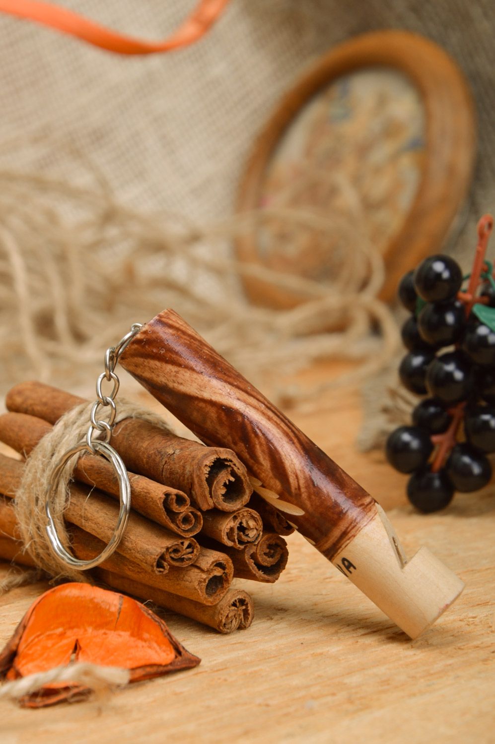 Porte-clés en bois original écologique artisanal fait main Sifflet pour enfant photo 1