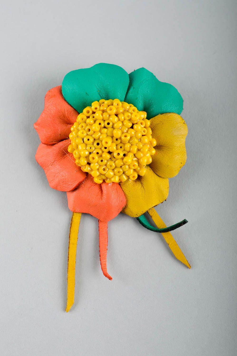 Broche fleur Bijou fantaisie fait main Accessoire en cuir design sympa photo 2