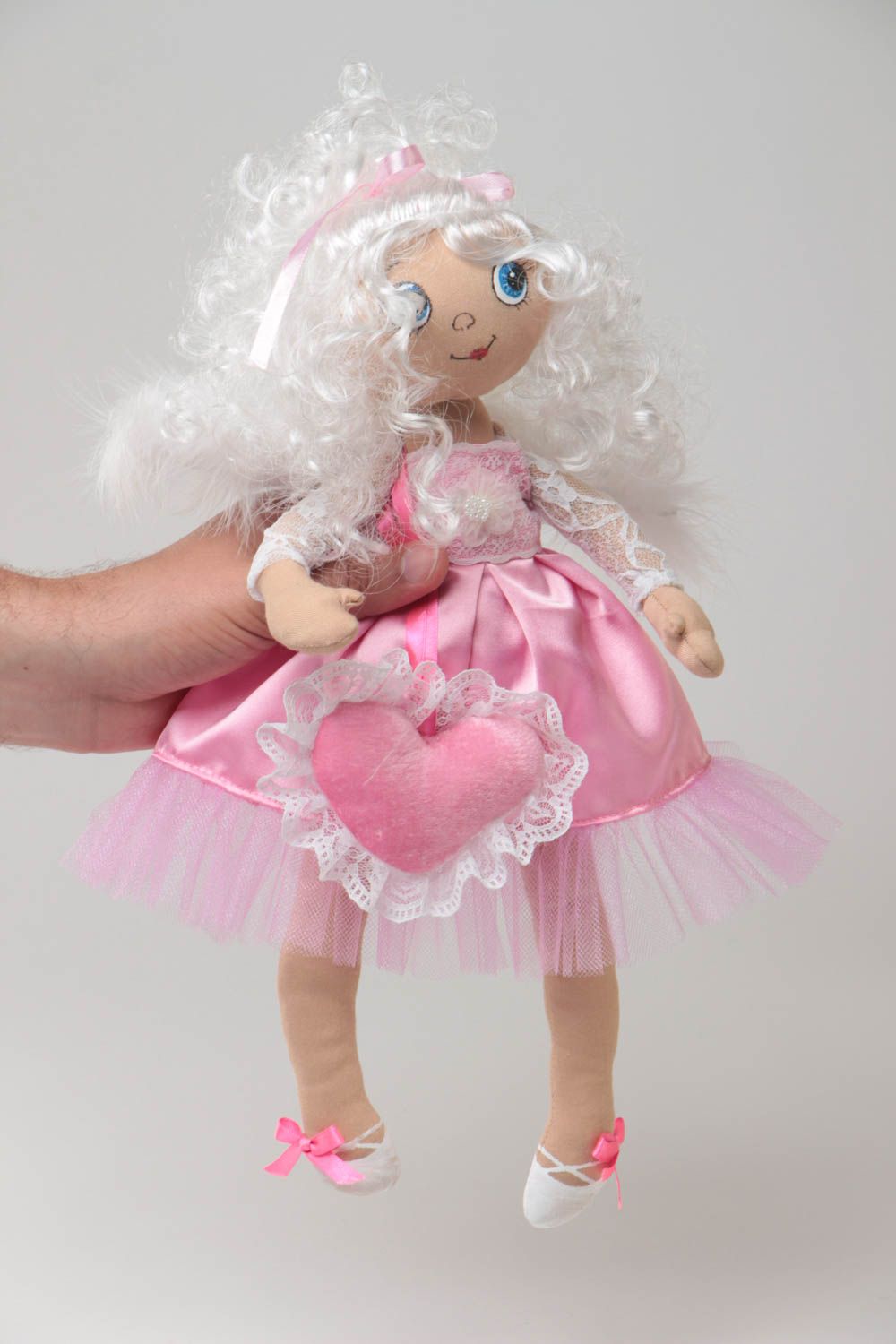 Muñeca de trapo de algodón hecha a mano textil bonita para niños Angelito foto 5