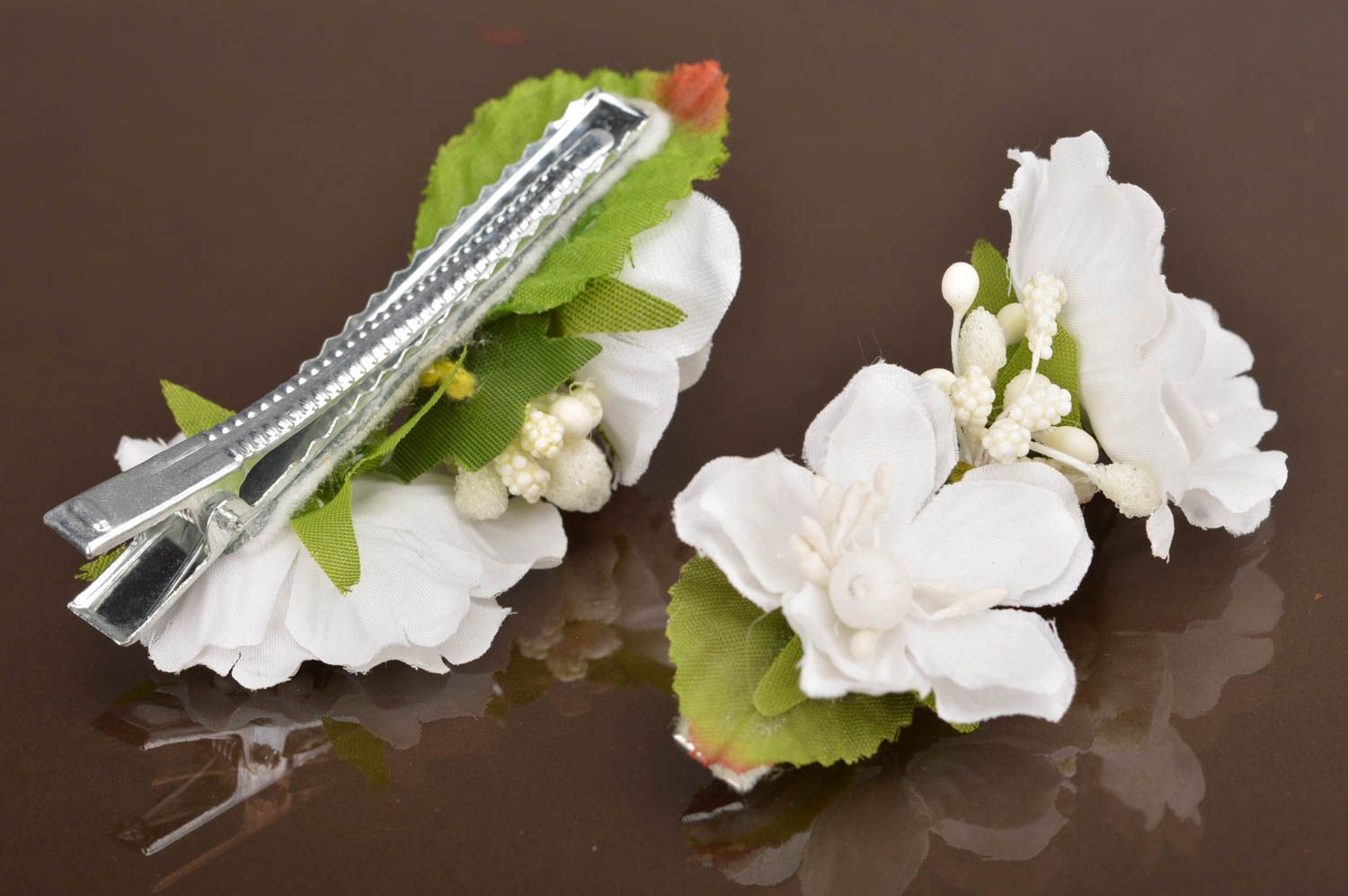 Pinces à cheveux fleurs blanches artificielles 2 pièces faites main pour fille photo 5