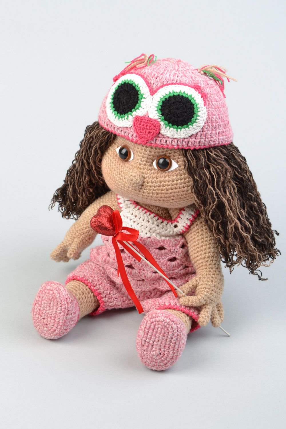 Мягкая вязаная игрушка девочка куколка крючком ручной работы для детей фото 1