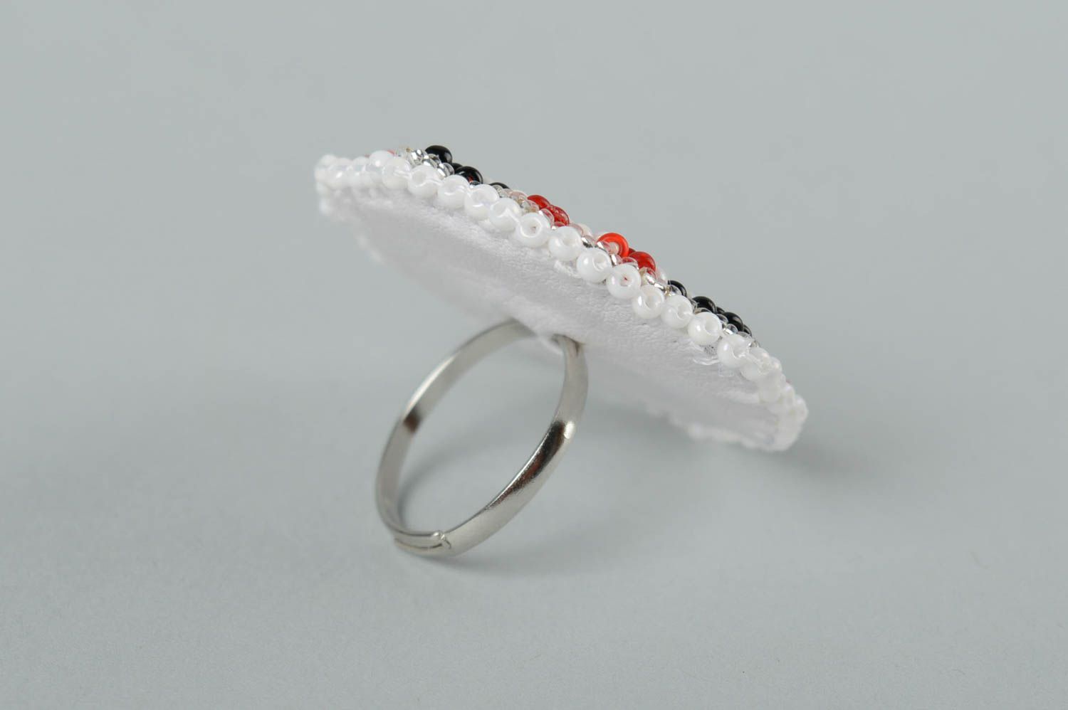 Bague perles de rocaille Bijou fait main blanc noir rouge Accessoire femme photo 3