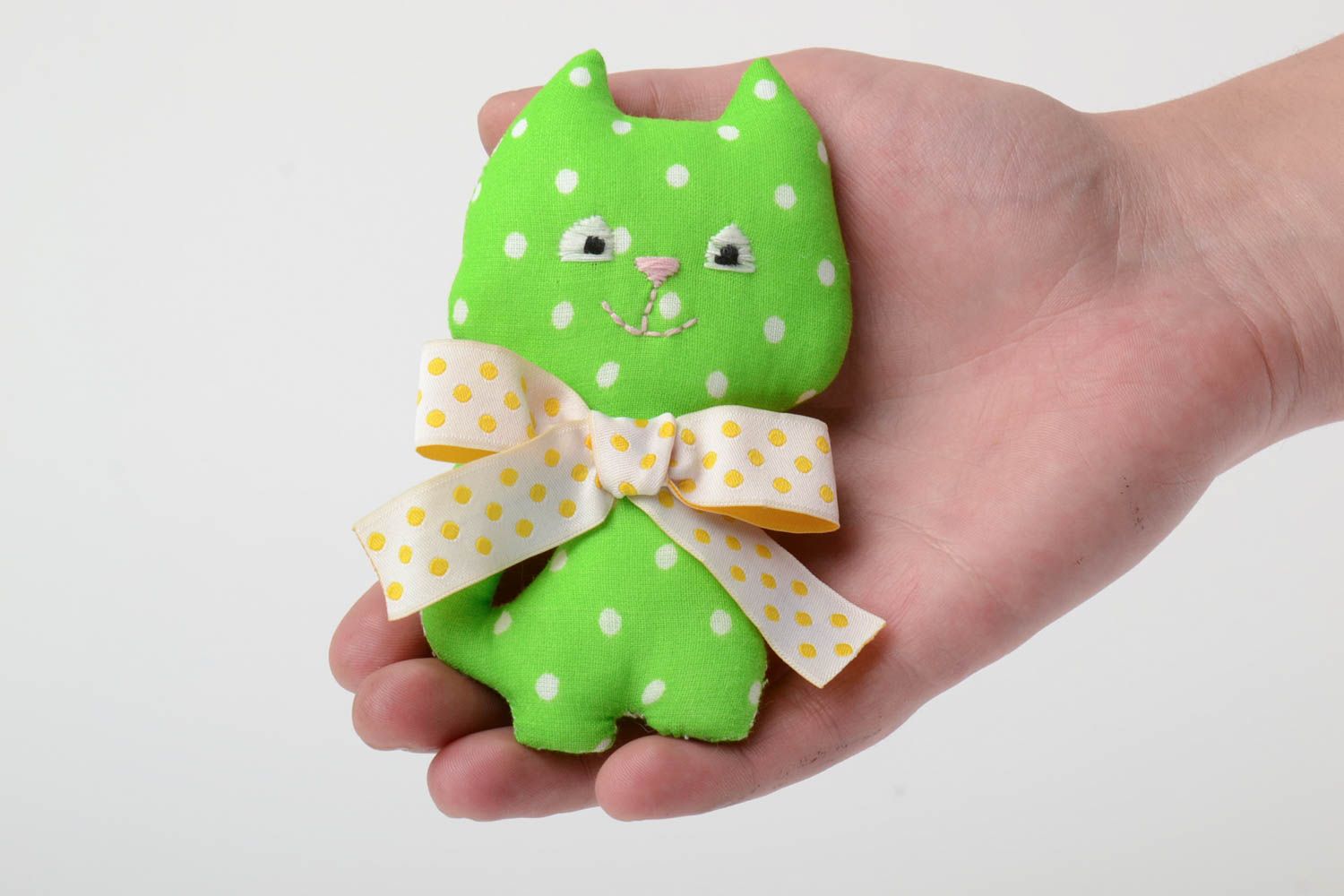 Мягкая игрушка кот маленькая зеленая в горошек пошитая из ситца ручная работа фото 5