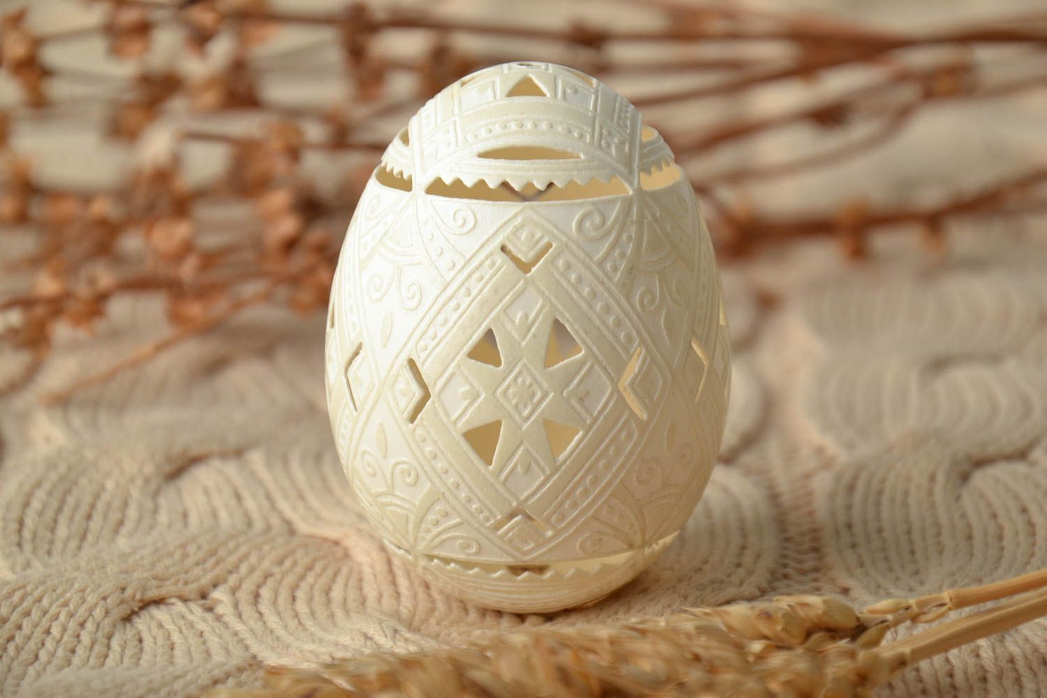 Easter egg made using vinegar etching and perforation photo 5