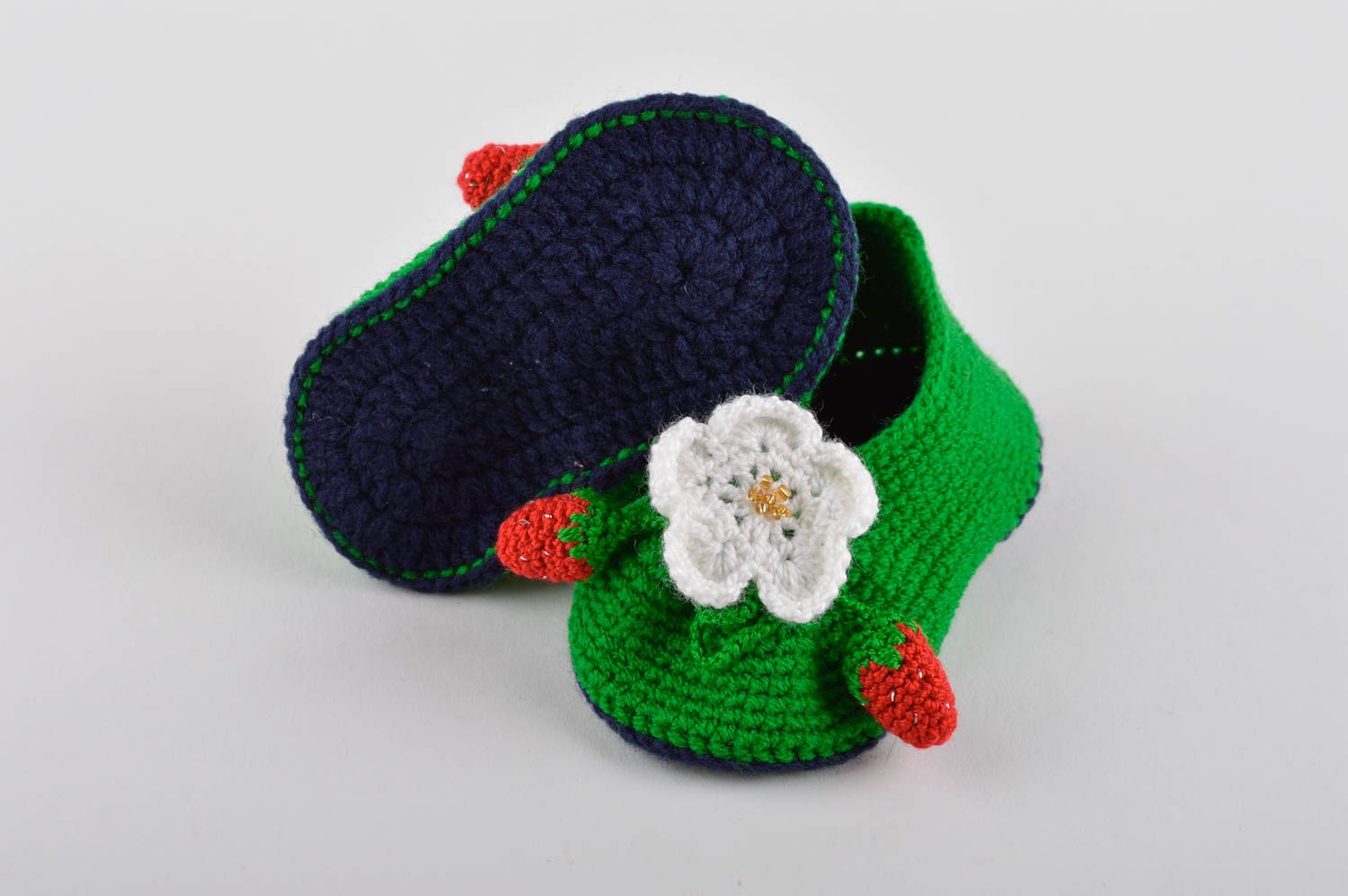 Chaussons bébé fait main Pantoufles tricot Accessoire bébé vert design original photo 4