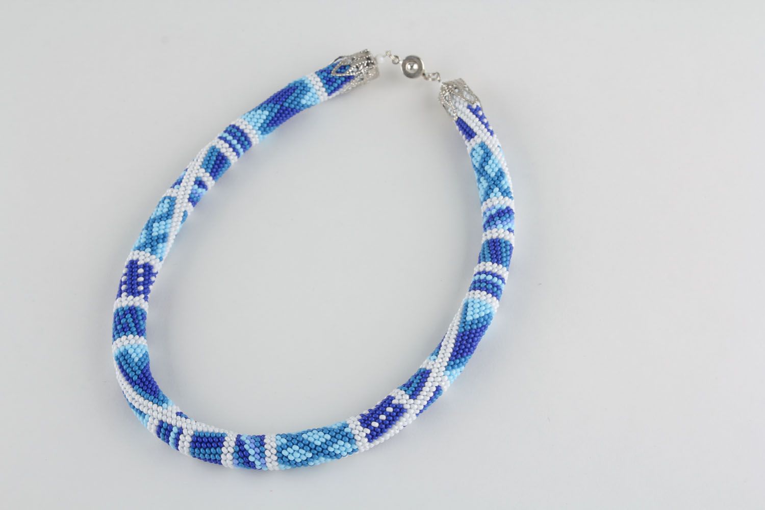 Woven cord necklace with geometric pattern photo 2