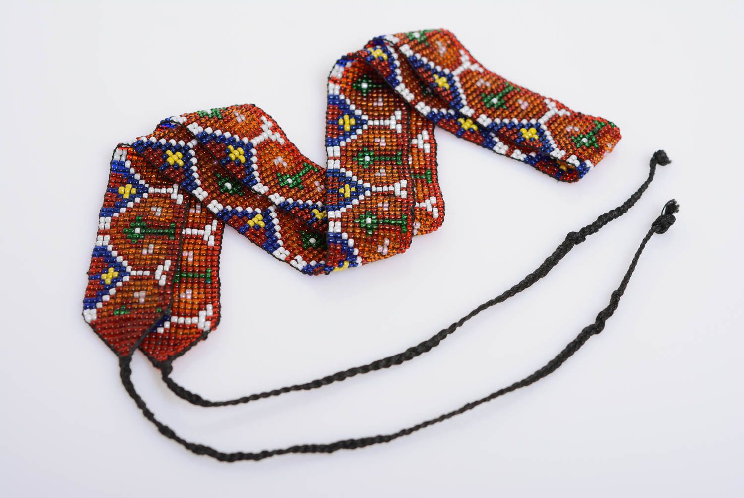 Cinturón de abalorios con ornamento artesanal original que se ata con cordones  foto 2