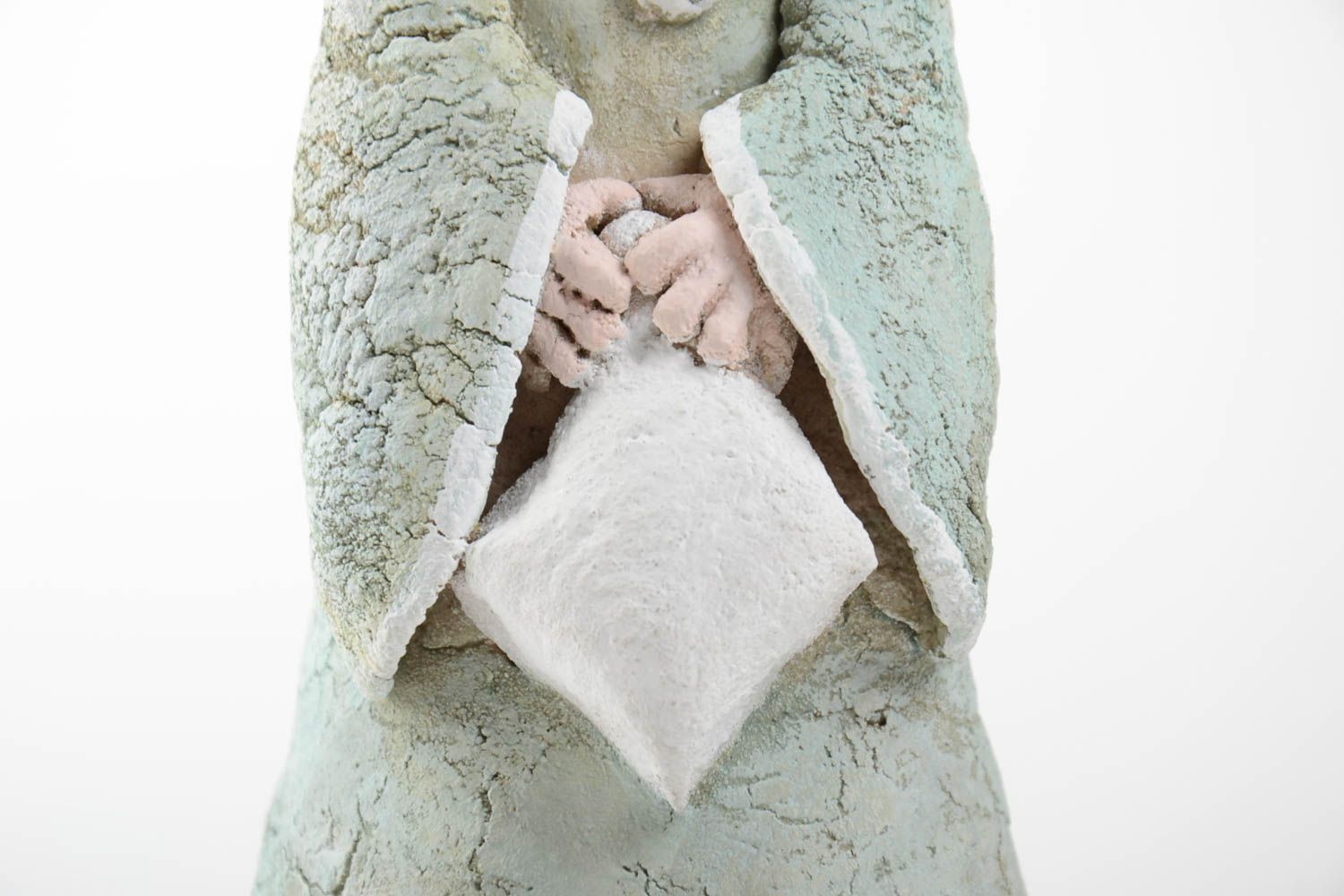Статуэтка из самозастывающей глины ручной работы в виде ангела мальчика фото 5