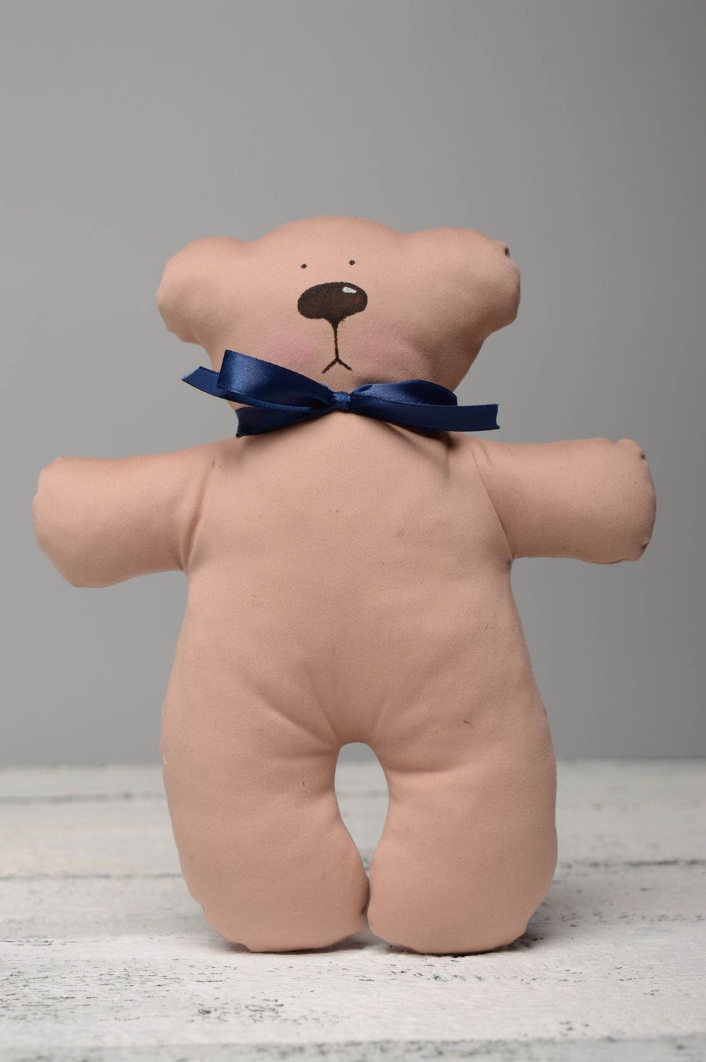 Мягкая игрушка из ткани ручной работы Медведь с ленточкой фото 1