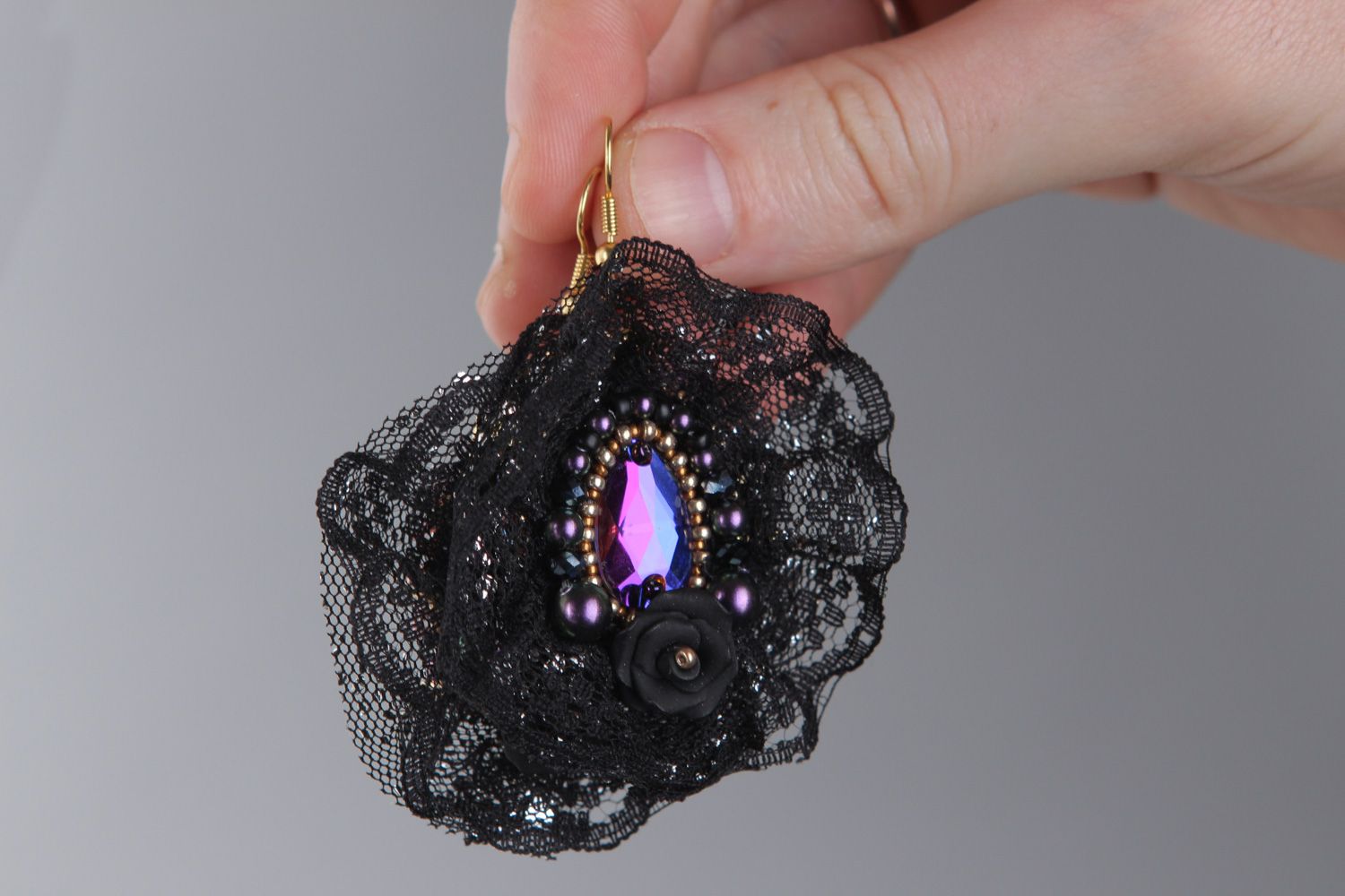 Черные серьги с подвесками из бисера кристаллов жемчуга и кружева ажурные фото 4