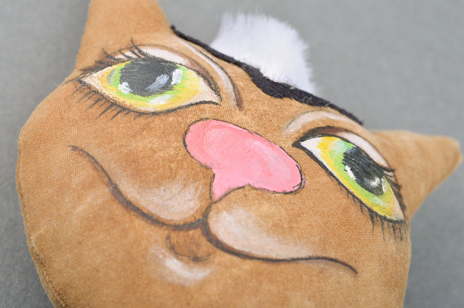 Игрушка кошка из ткани с искусственным мехом коричневая средняя ручной работы  фото 4