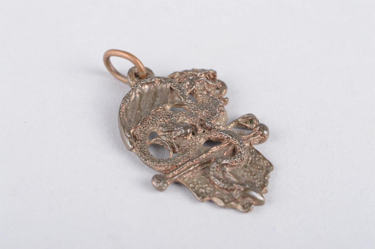 Авторское украшение кулон ручной работы дракон металлическая подвеска бронзовая  фото 3