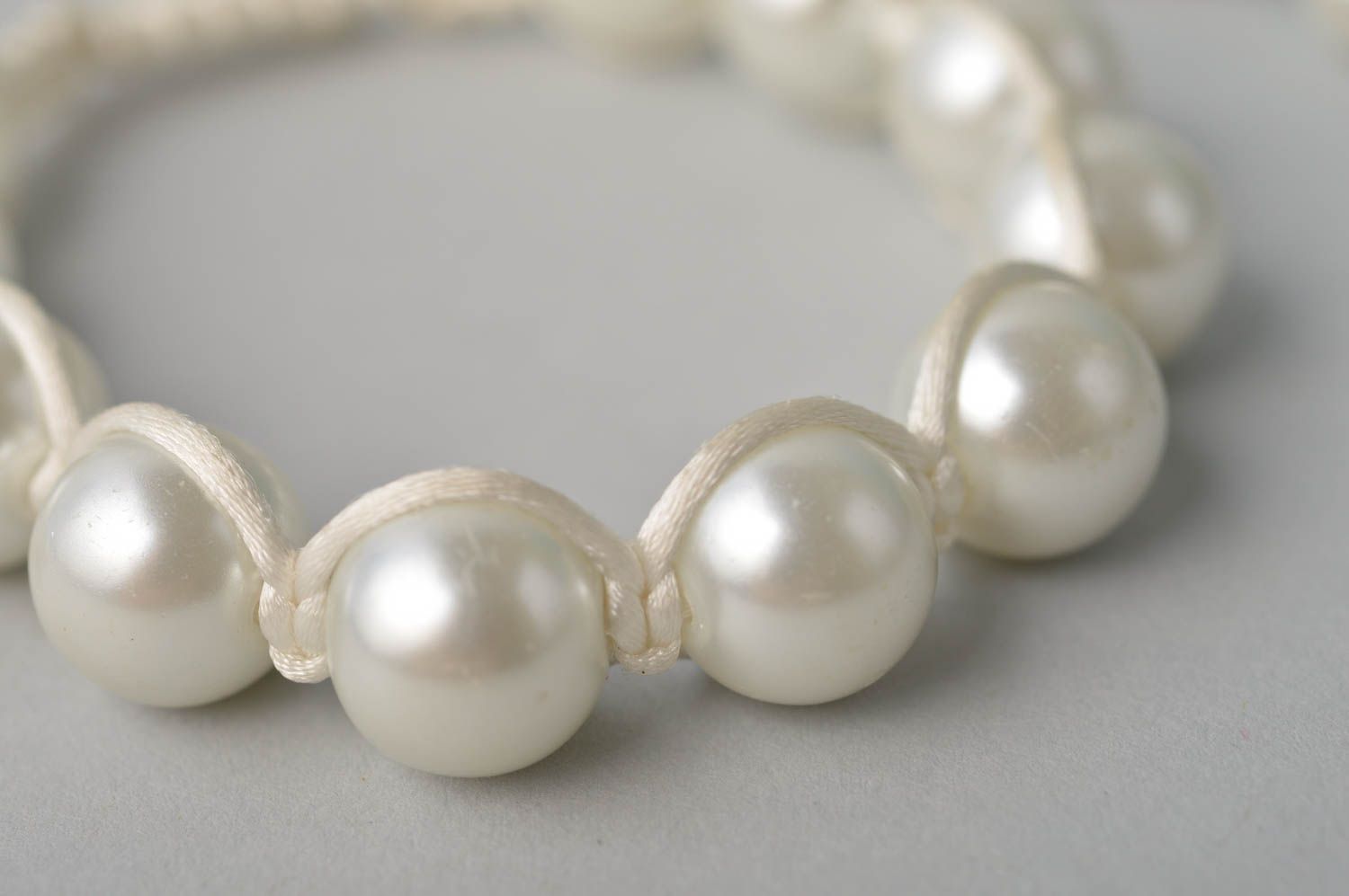 Bracelet blanc Bijou fait main cordon et perles céramiques Cadeau femme photo 3