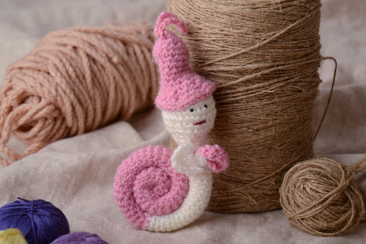 Crochet interior pendant in the shape of snail photo 1