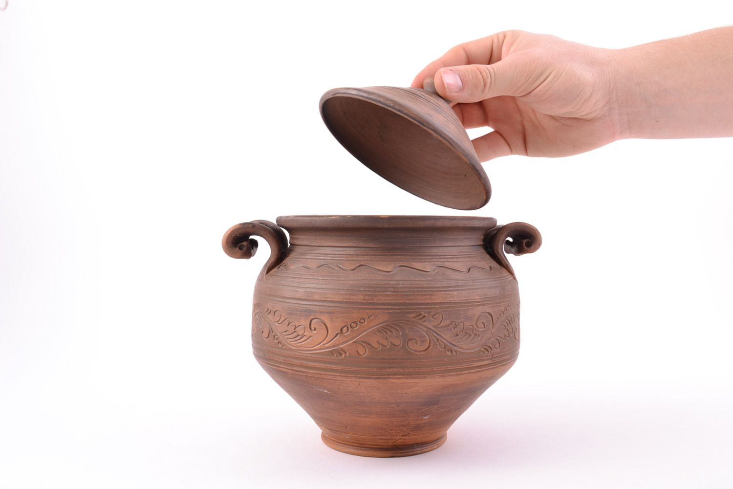 Handmade middle-sized ceramic pot with lid for baking molded of red clay for 2 l photo 2