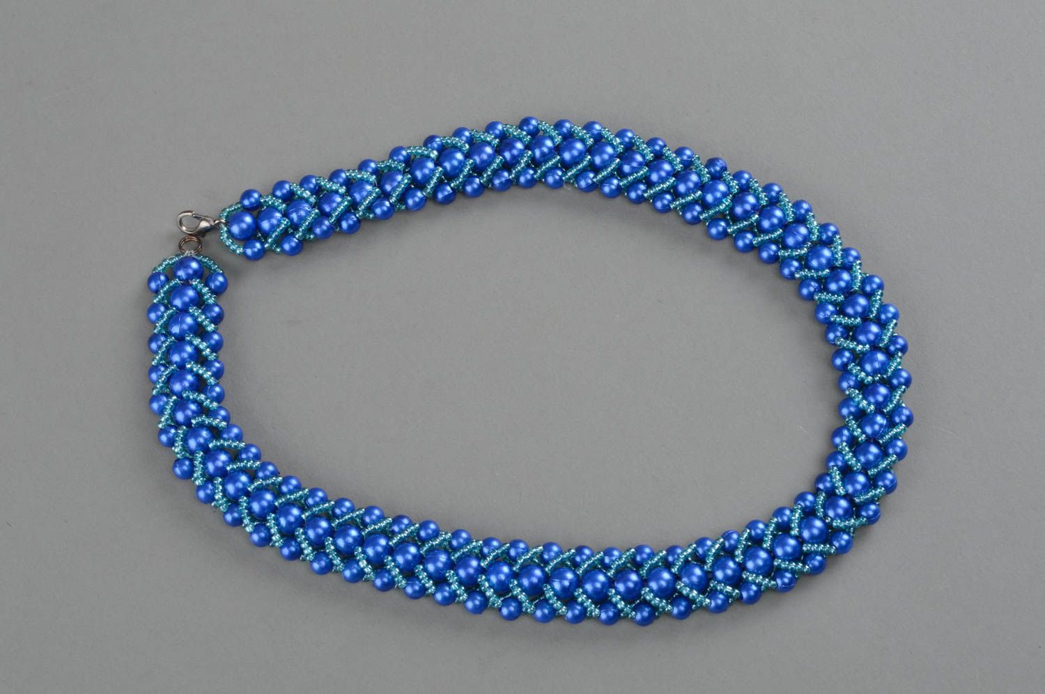 Синее ожерелье из бисера и бусин для девушки оригинальное ручной работы фото 2