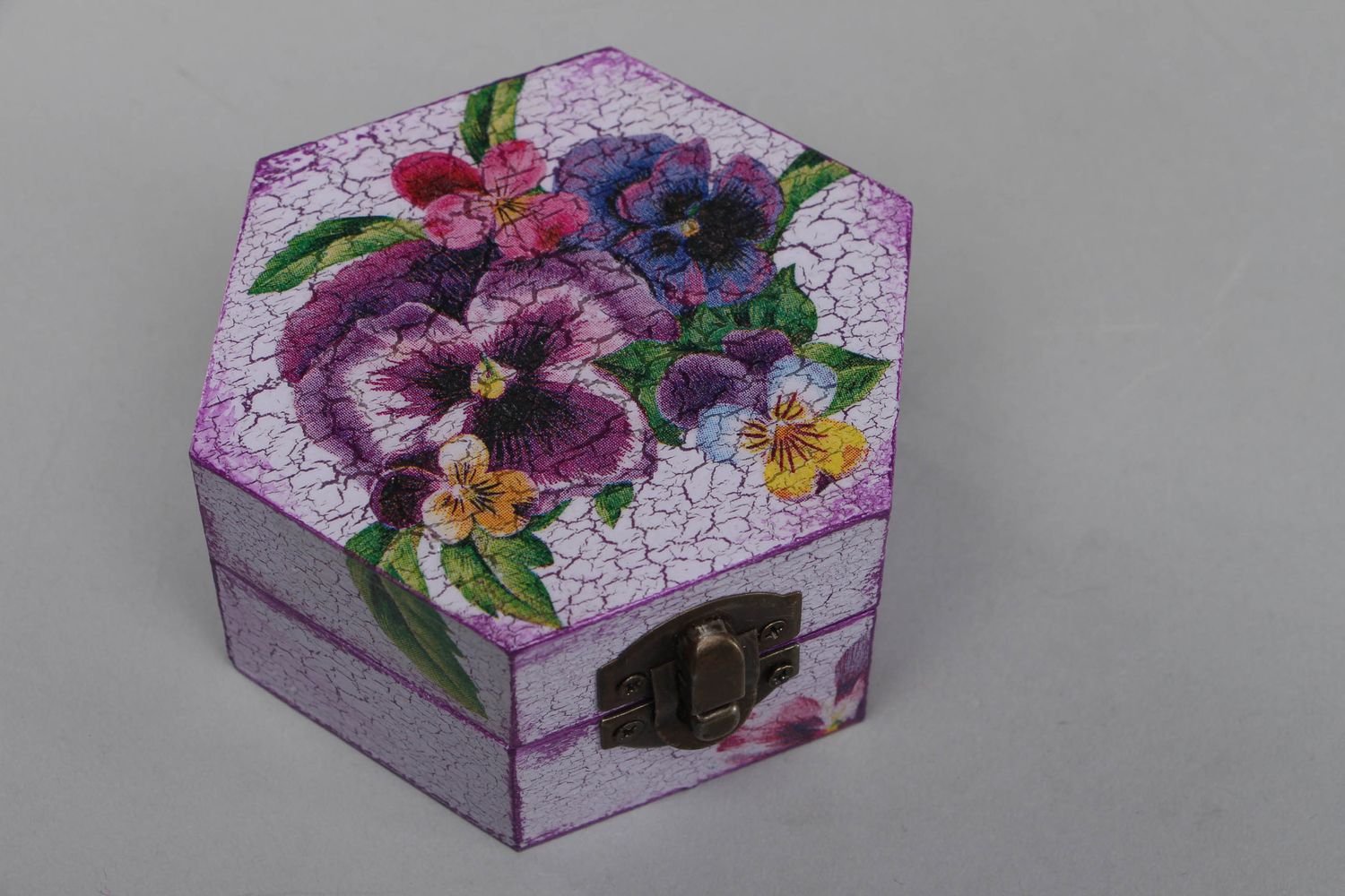Boîte en bois décorative faite main originale peinte violette avec image fleurs photo 3