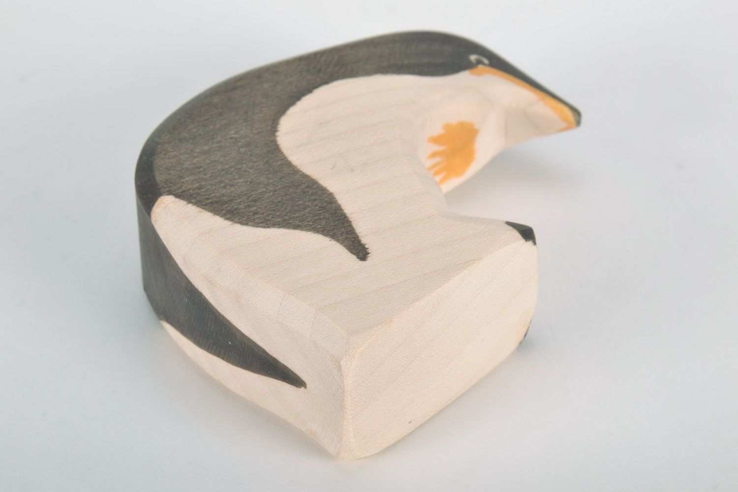 Statuette Penguin cut of wood by hand photo 5