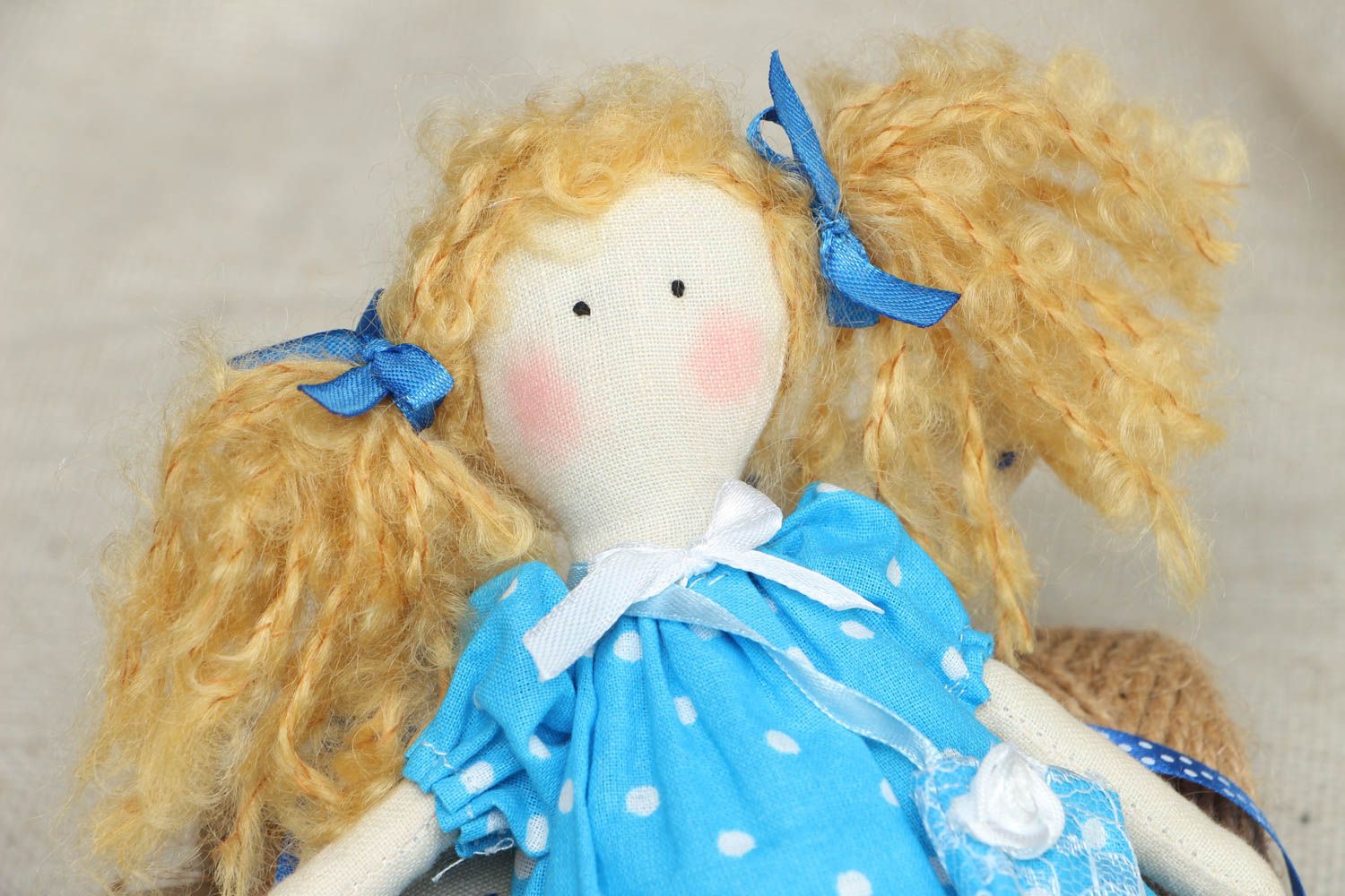 Дизайнерская кукла из ткани Ангелок в голубом фото 2