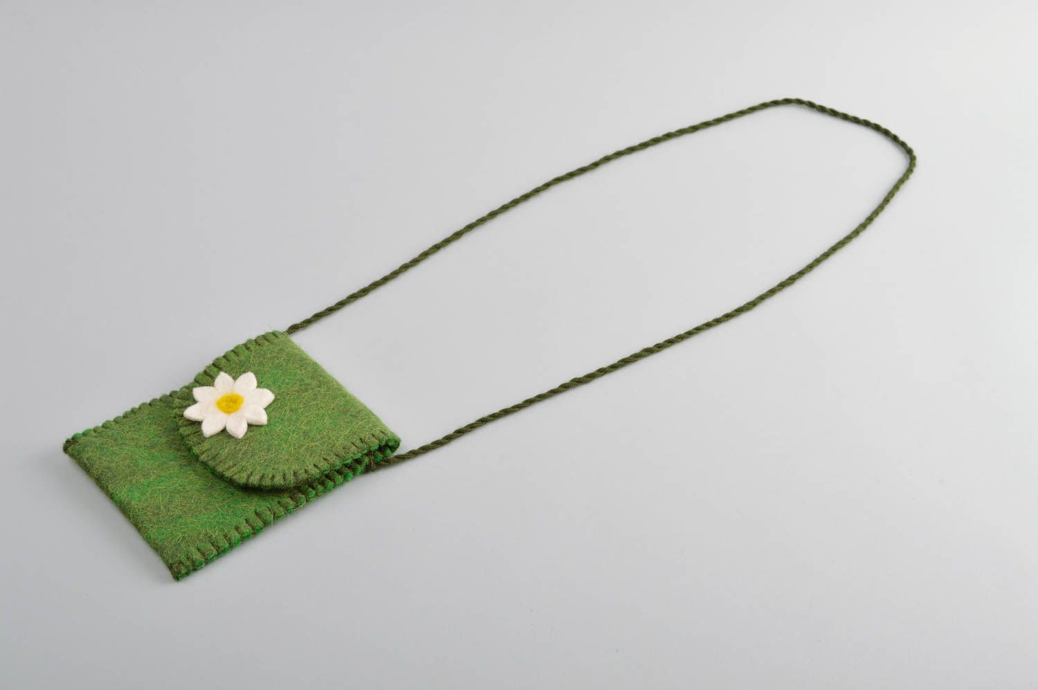 Handmade Accessoire für Frauen Filz Tasche Geschenk für Frauen grün mit Blume foto 4
