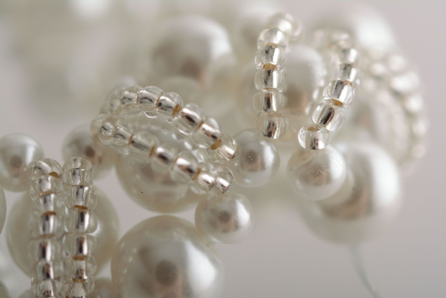 Bracelet blanc en perles de rocaille et céramiques  photo 4
