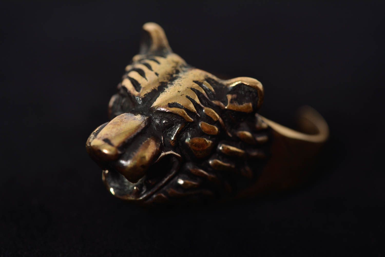 Кольцо из бронзы в виде головы медведя литое с регулируемым размером хэнд мэйд фото 4