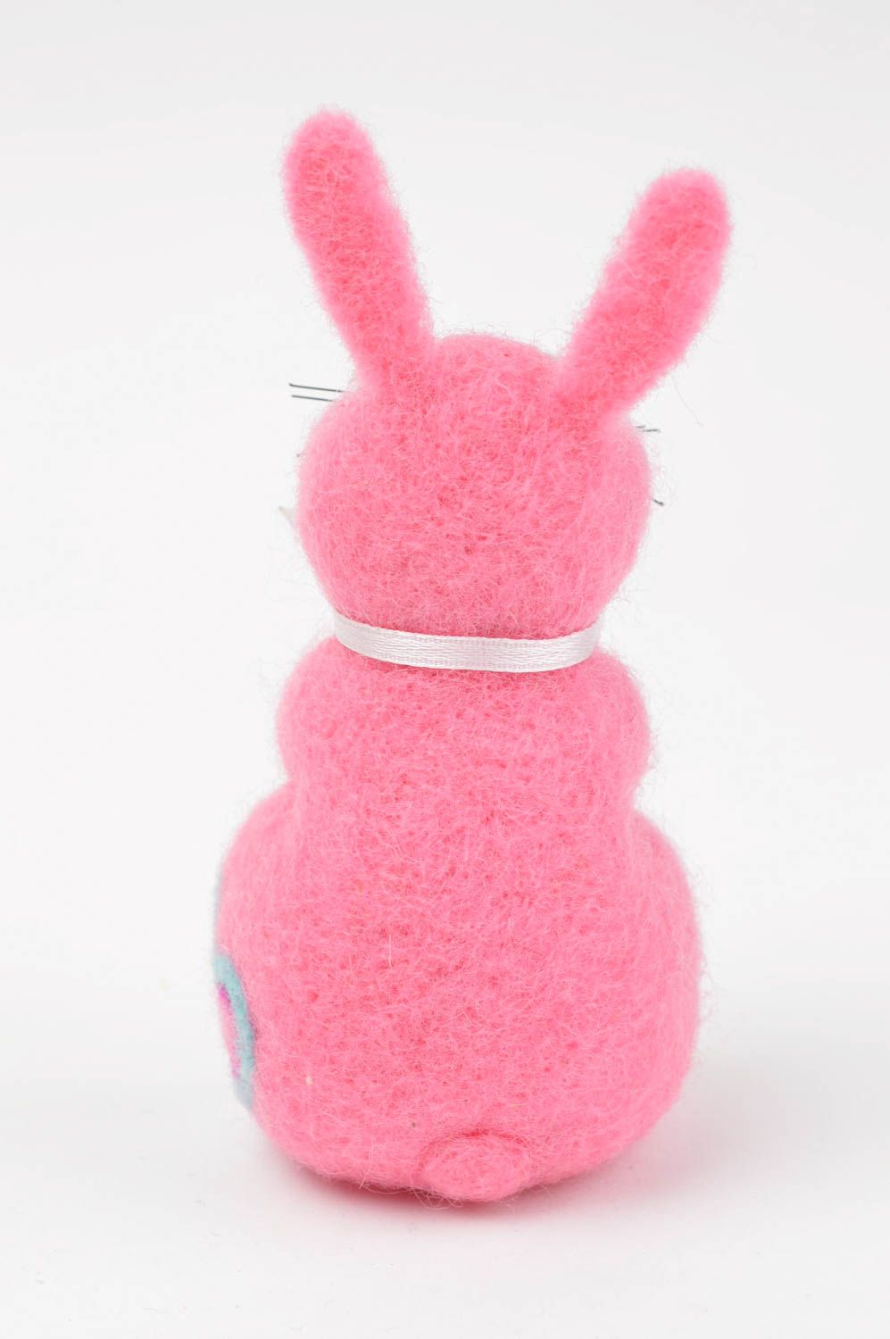 Игрушка ручной работы игрушка из валяной шерсти игрушка заяц розовый с сердечком фото 4