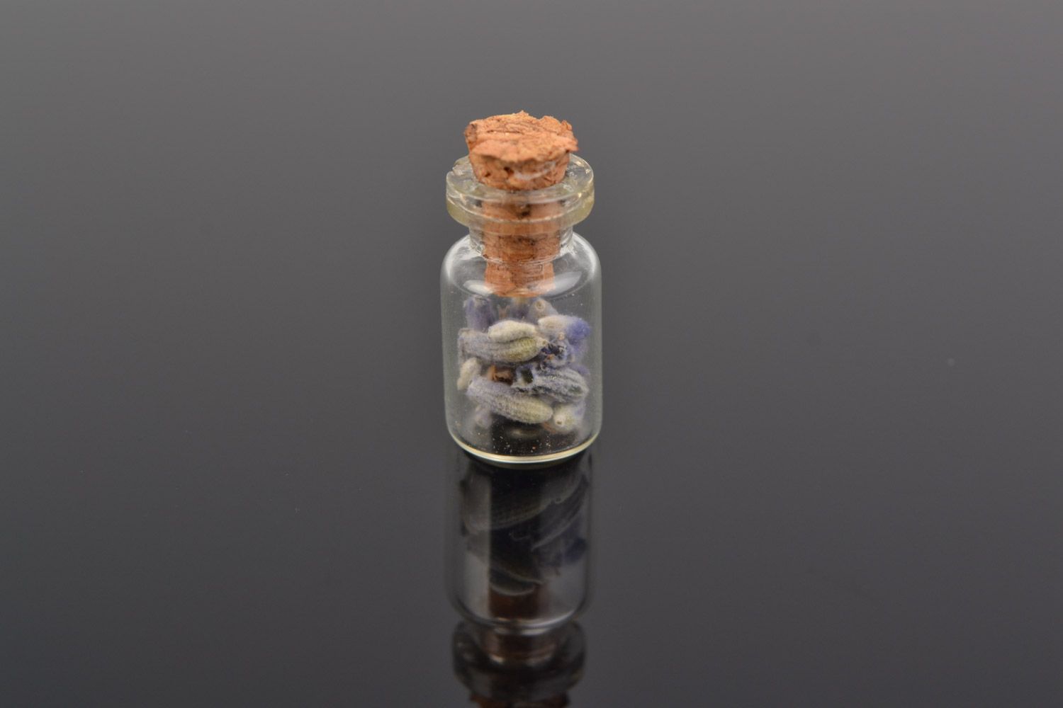 Eleganter kleiner handmade Glasflasche Anhänger mit echter Pflanze Lavendel foto 3