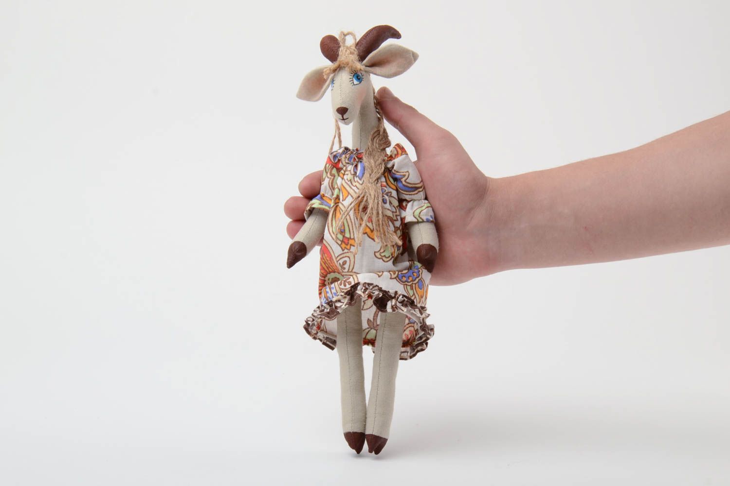 Jouet mou fait main Chèvre en lin et toile de coton décoratif original fait main photo 5