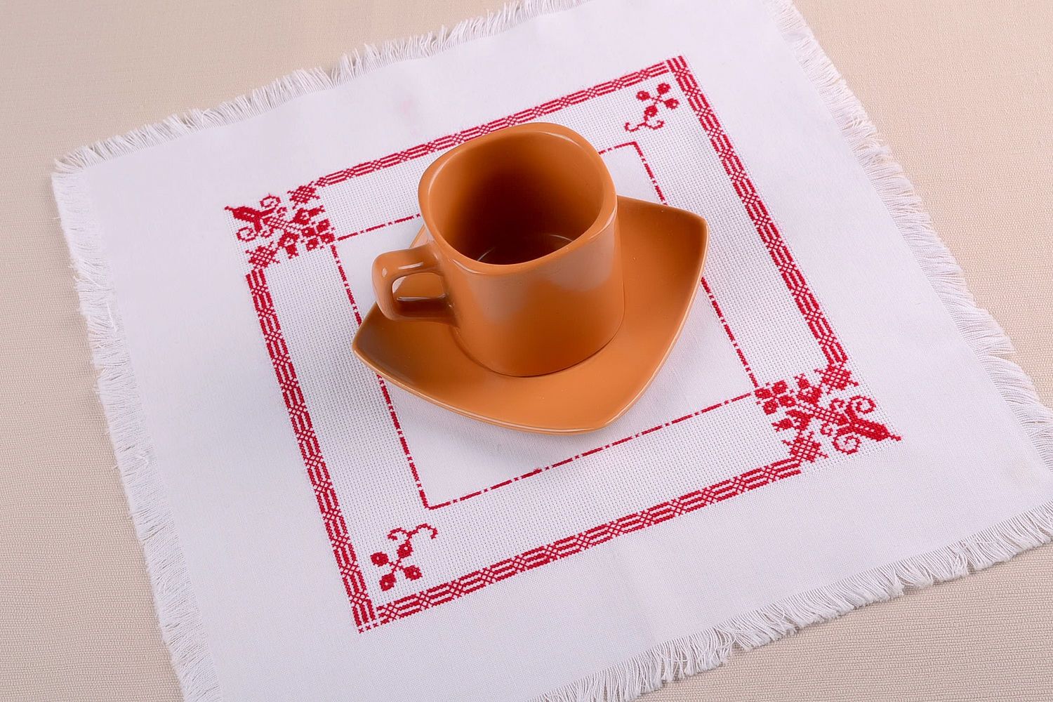 Red embroidered napkin photo 5