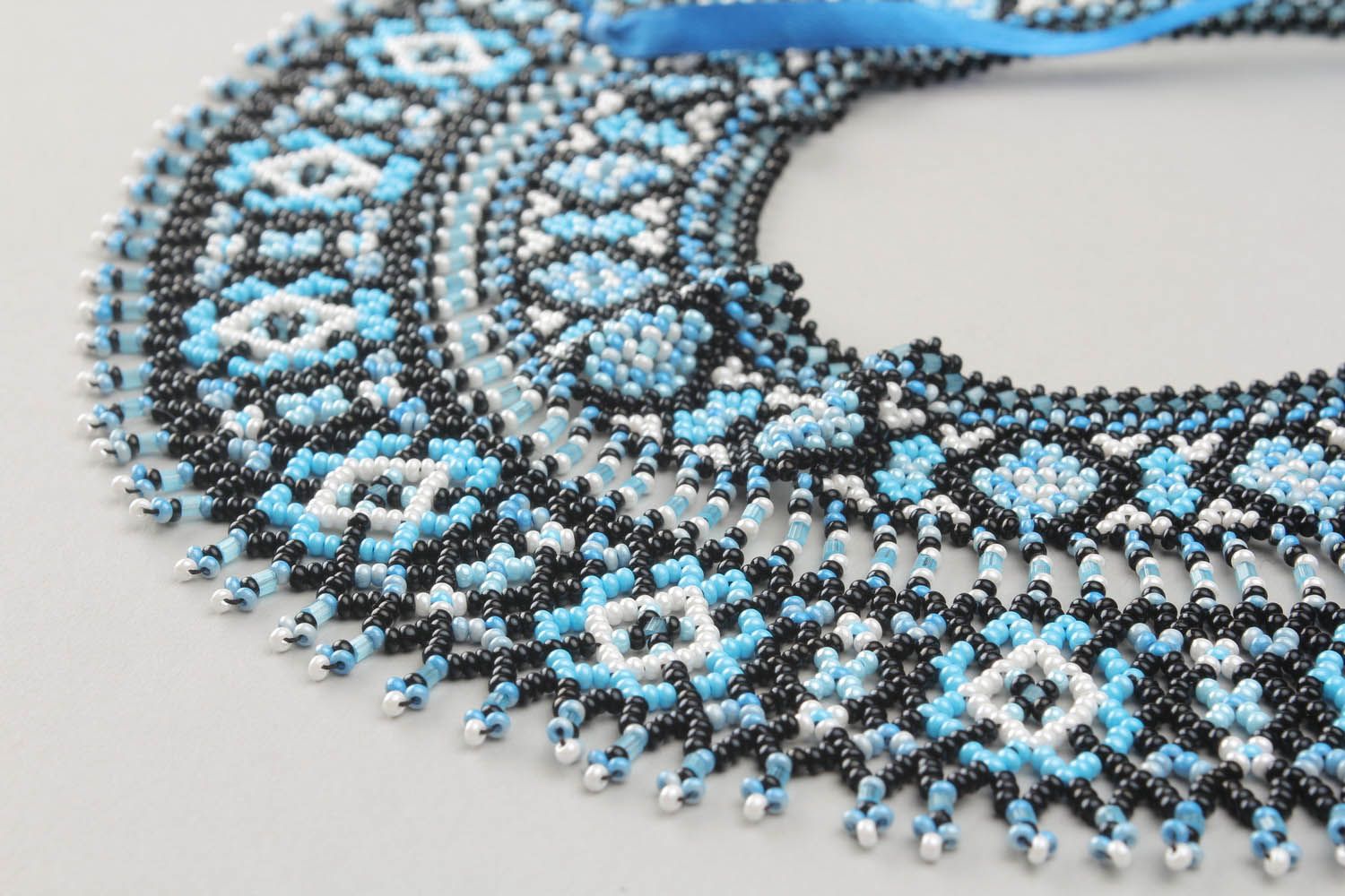 Broad beaded necklace photo 4